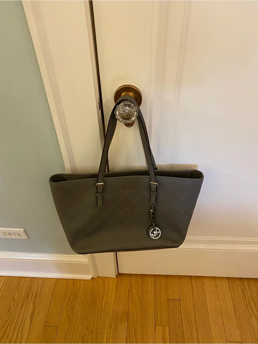 Michael kors grey travel bag . - Picture 4 of 7